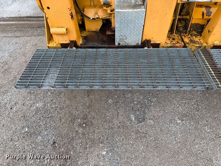 image for item FK3169 1999 Blaw Knox PF5510 paver