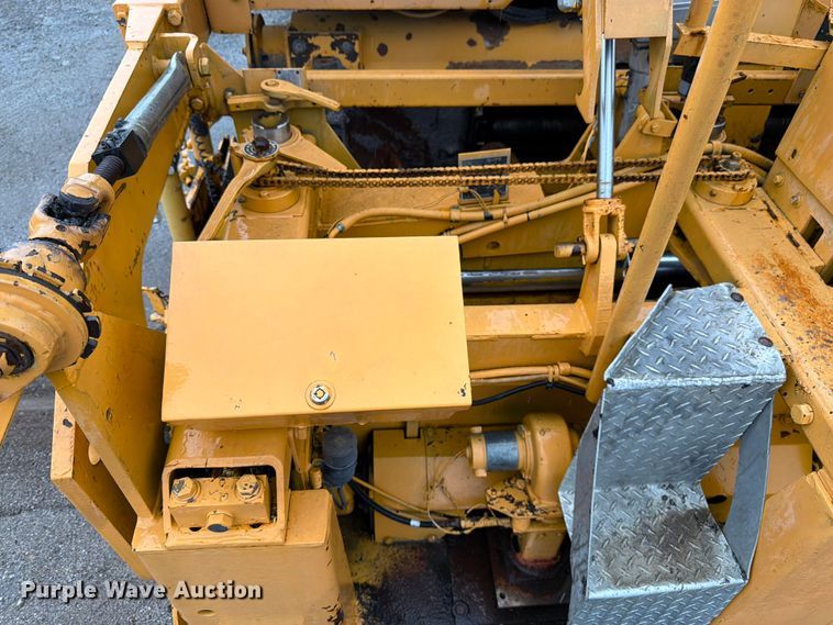 image for item FK3169 1999 Blaw Knox PF5510 paver