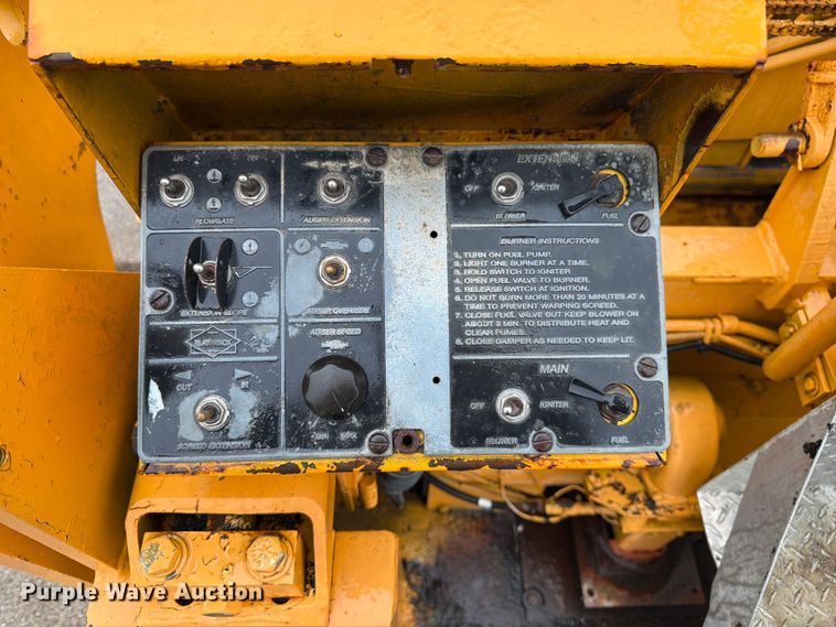 image for item FK3169 1999 Blaw Knox PF5510 paver