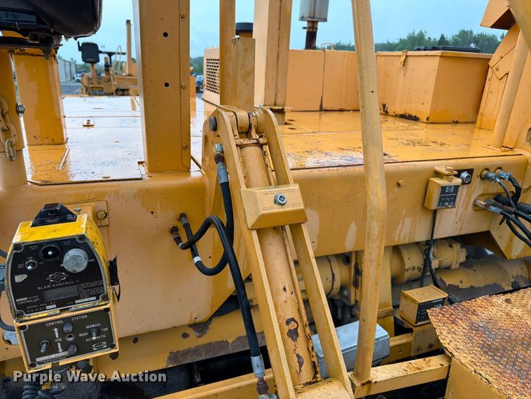 image for item FK3169 1999 Blaw Knox PF5510 paver