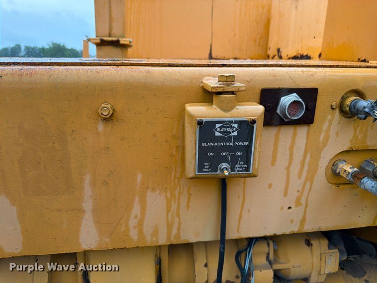 image for item FK3169 1999 Blaw Knox PF5510 paver