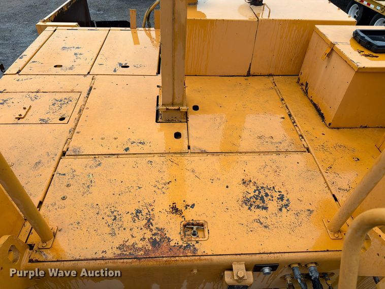 image for item FK3169 1999 Blaw Knox PF5510 paver