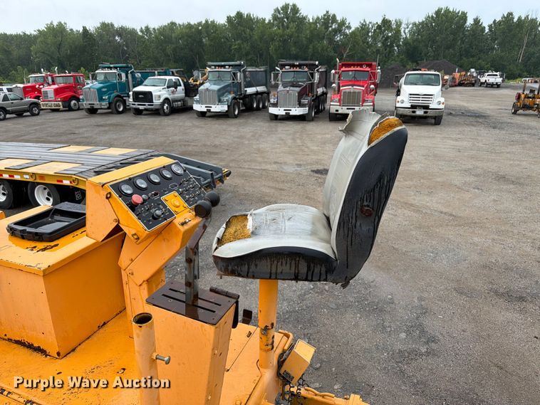 image for item FK3169 1999 Blaw Knox PF5510 paver