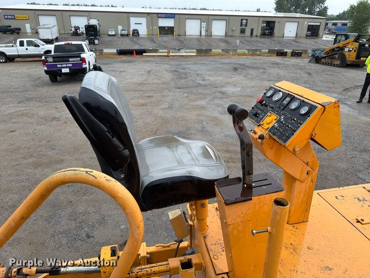 image for item FK3169 1999 Blaw Knox PF5510 paver