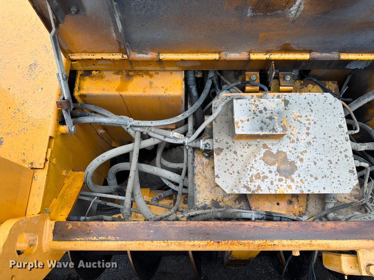 image for item FK3169 1999 Blaw Knox PF5510 paver