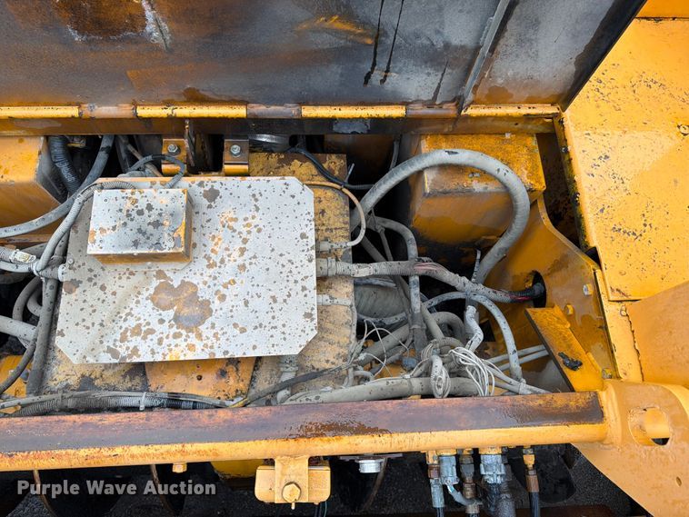 image for item FK3169 1999 Blaw Knox PF5510 paver
