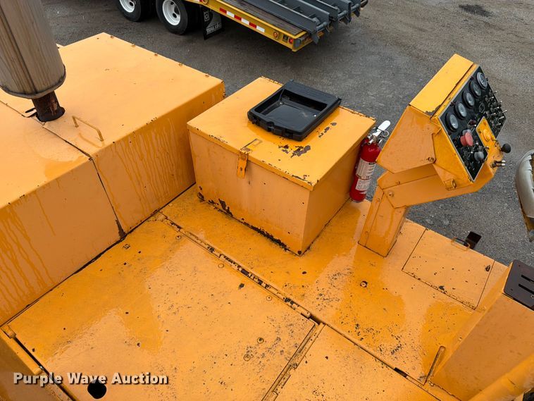 image for item FK3169 1999 Blaw Knox PF5510 paver