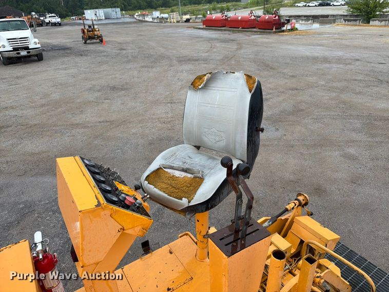 image for item FK3169 1999 Blaw Knox PF5510 paver