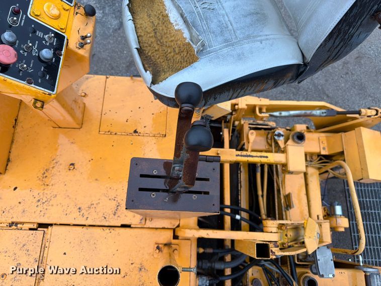 image for item FK3169 1999 Blaw Knox PF5510 paver