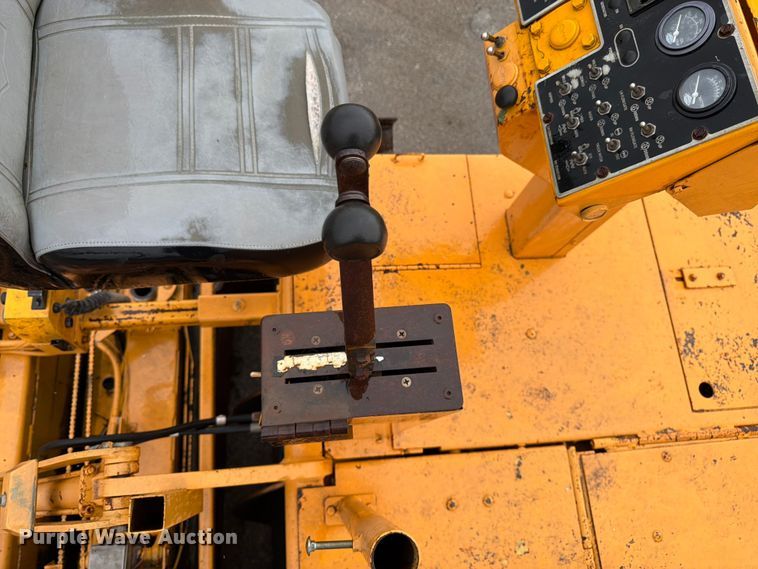 image for item FK3169 1999 Blaw Knox PF5510 paver