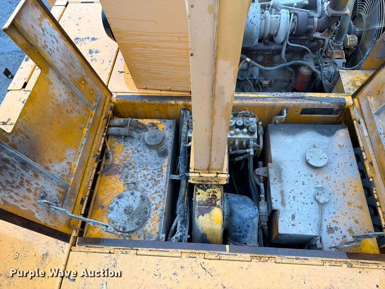image for item FK3169 1999 Blaw Knox PF5510 paver