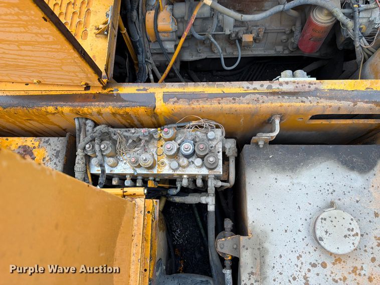 image for item FK3169 1999 Blaw Knox PF5510 paver