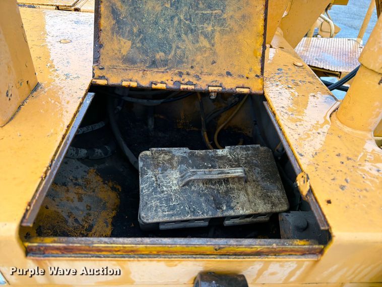 image for item FK3169 1999 Blaw Knox PF5510 paver