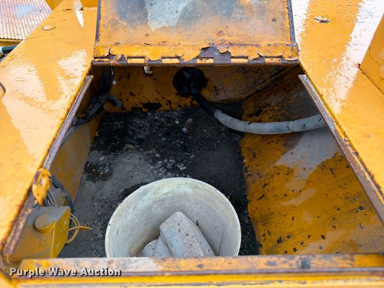 image for item FK3169 1999 Blaw Knox PF5510 paver