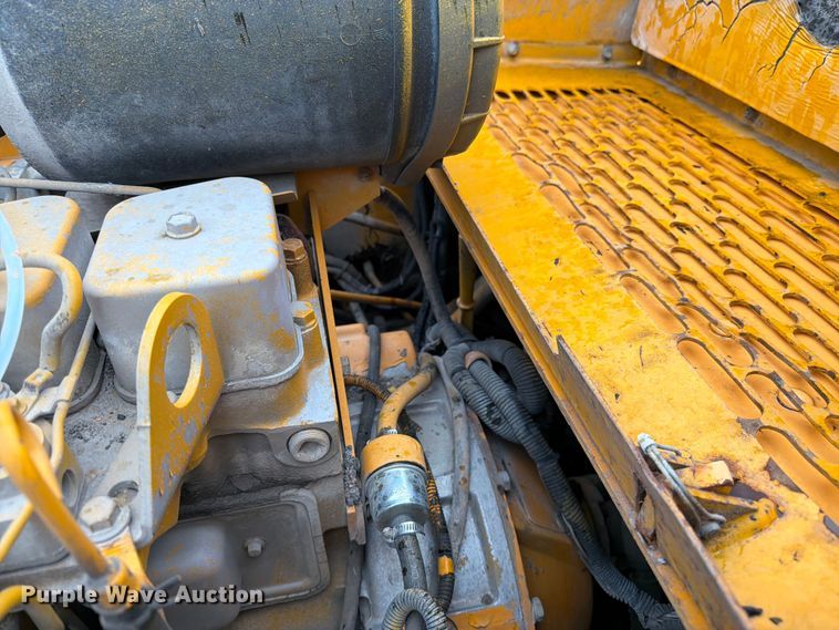 image for item FK3169 1999 Blaw Knox PF5510 paver