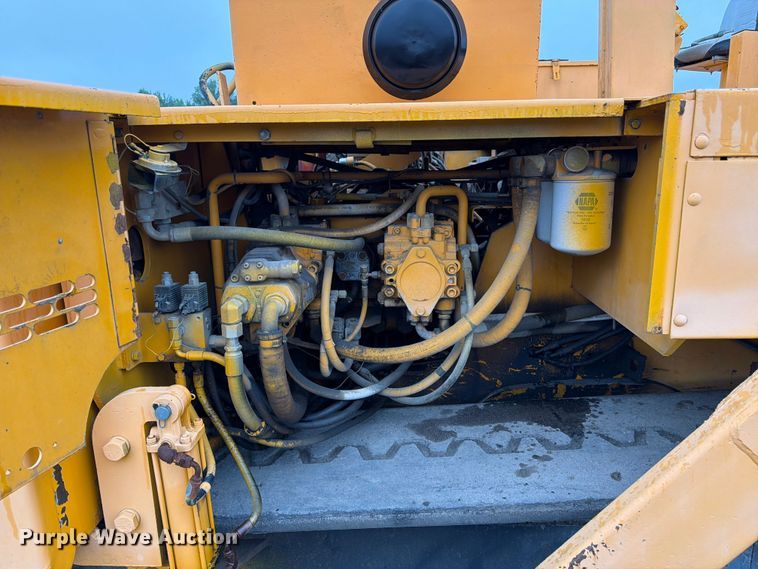 image for item FK3169 1999 Blaw Knox PF5510 paver