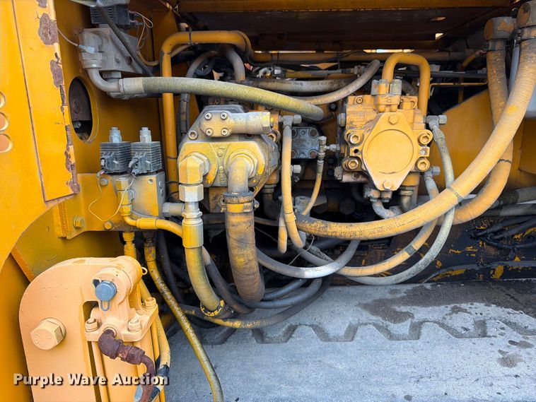 image for item FK3169 1999 Blaw Knox PF5510 paver