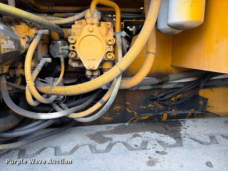 image for item FK3169 1999 Blaw Knox PF5510 paver