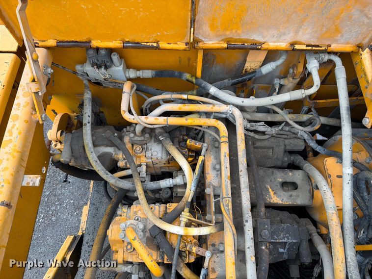 image for item FK3169 1999 Blaw Knox PF5510 paver