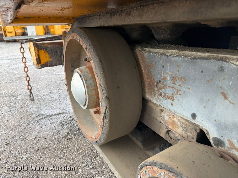 image for item FK3169 1999 Blaw Knox PF5510 paver