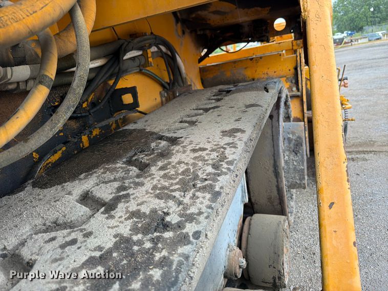 image for item FK3169 1999 Blaw Knox PF5510 paver
