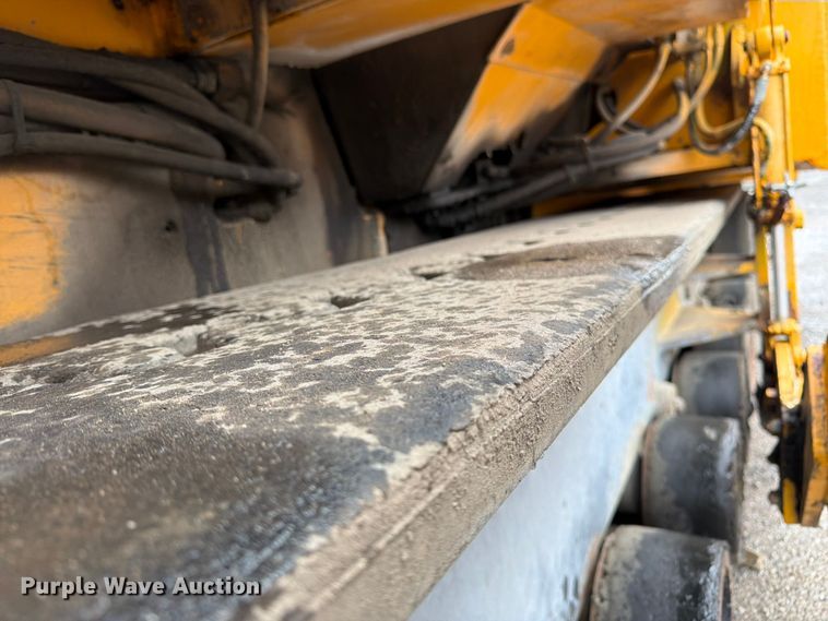 image for item FK3169 1999 Blaw Knox PF5510 paver