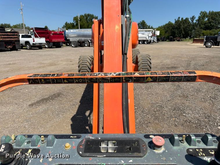image for item FK3218 2004 JLG 800AJ boom lift