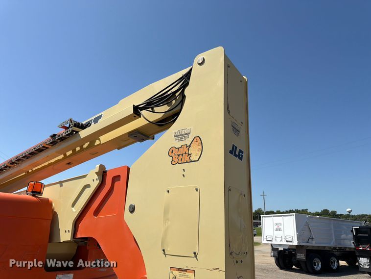image for item FK3218 2004 JLG 800AJ boom lift