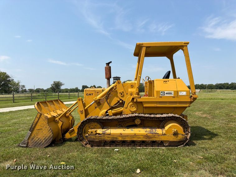 image for item FK3232 1975 Caterpillar 955L track loader