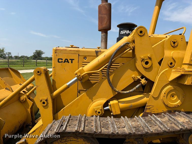 image for item FK3232 1975 Caterpillar 955L track loader