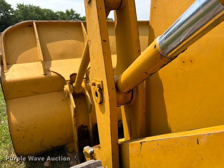 image for item FK3232 1975 Caterpillar 955L track loader