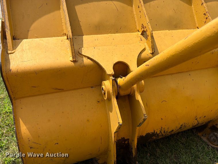 image for item FK3232 1975 Caterpillar 955L track loader