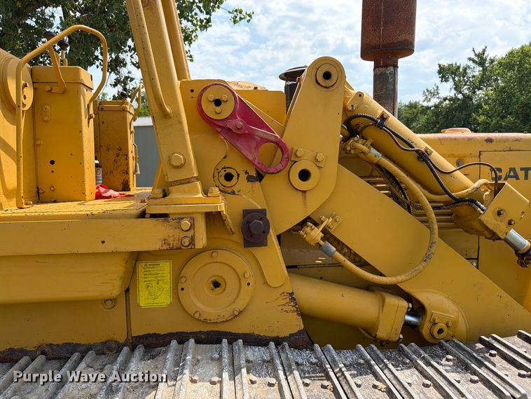 image for item FK3232 1975 Caterpillar 955L track loader