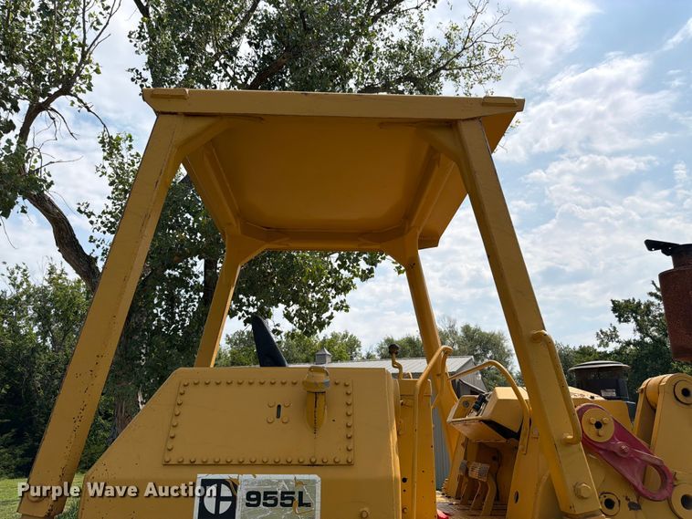 image for item FK3232 1975 Caterpillar 955L track loader