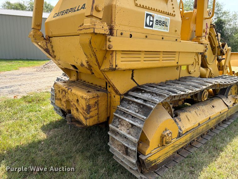 image for item FK3232 1975 Caterpillar 955L track loader