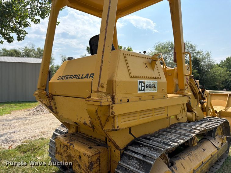 image for item FK3232 1975 Caterpillar 955L track loader