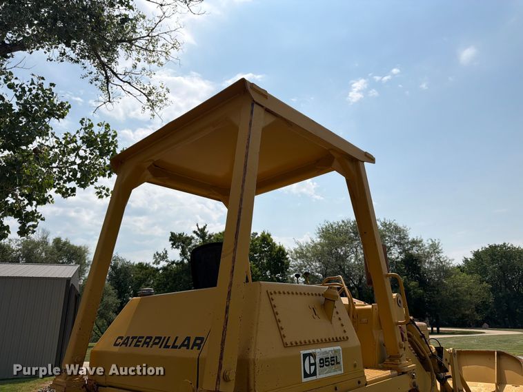 image for item FK3232 1975 Caterpillar 955L track loader