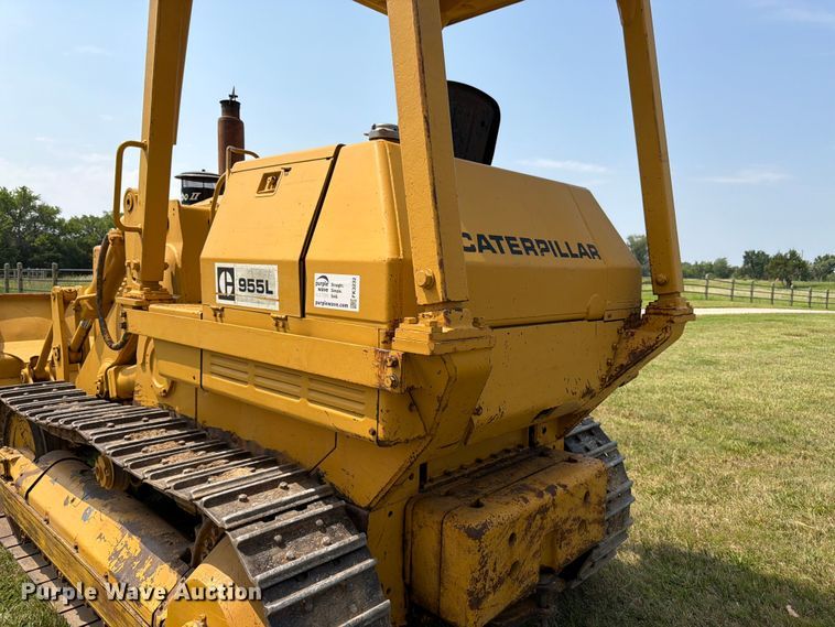 image for item FK3232 1975 Caterpillar 955L track loader