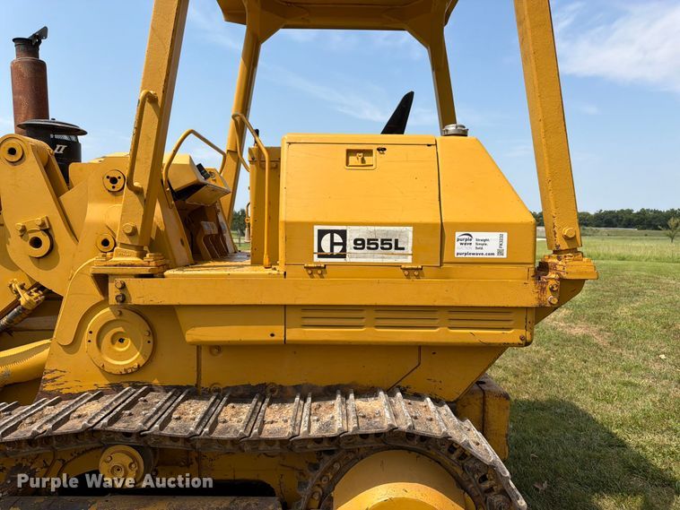 image for item FK3232 1975 Caterpillar 955L track loader