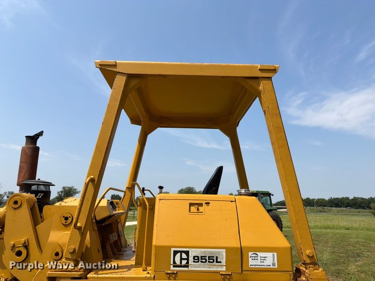 image for item FK3232 1975 Caterpillar 955L track loader