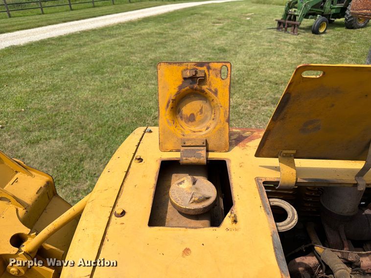 image for item FK3232 1975 Caterpillar 955L track loader