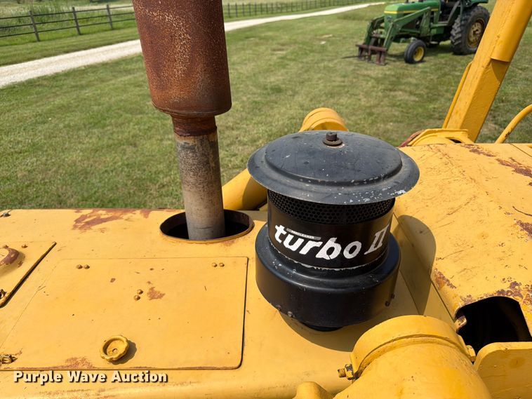 image for item FK3232 1975 Caterpillar 955L track loader
