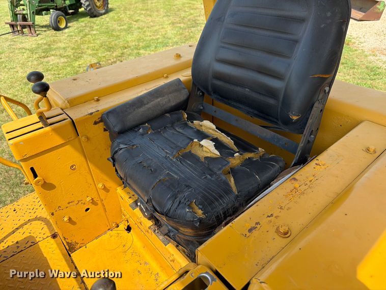 image for item FK3232 1975 Caterpillar 955L track loader