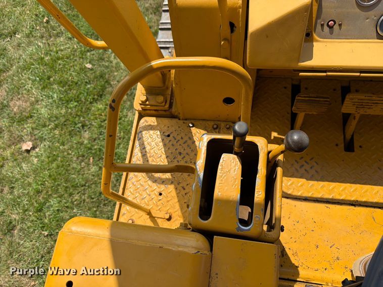 image for item FK3232 1975 Caterpillar 955L track loader