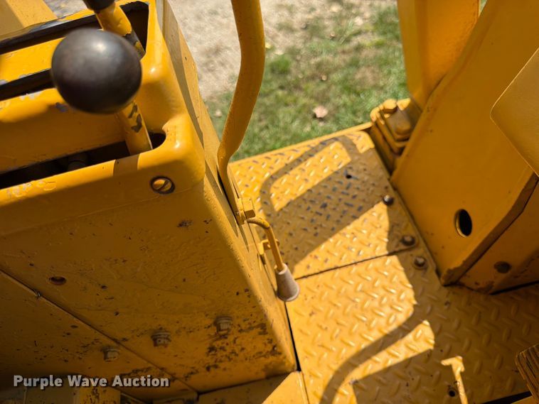 image for item FK3232 1975 Caterpillar 955L track loader