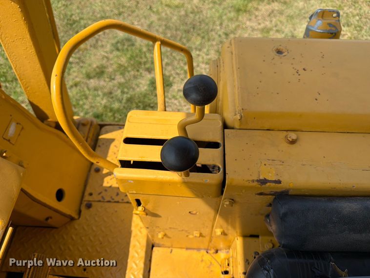 image for item FK3232 1975 Caterpillar 955L track loader