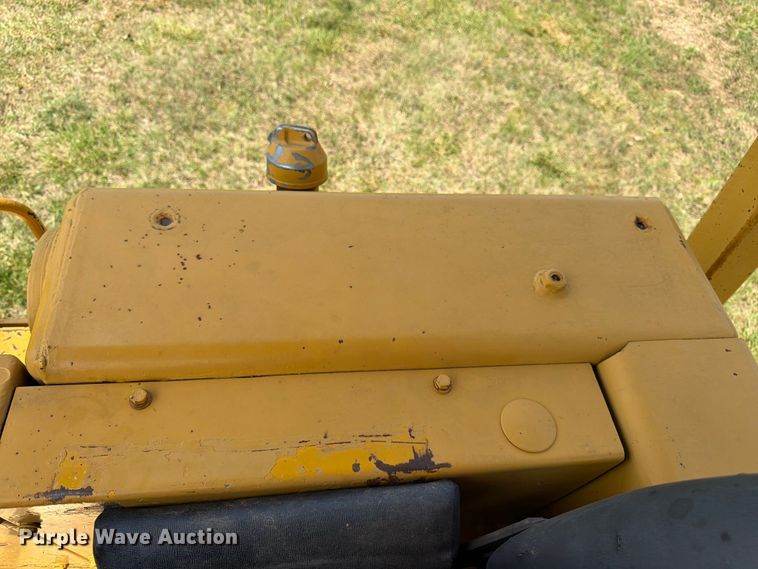 image for item FK3232 1975 Caterpillar 955L track loader