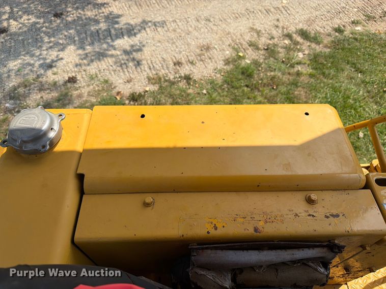 image for item FK3232 1975 Caterpillar 955L track loader