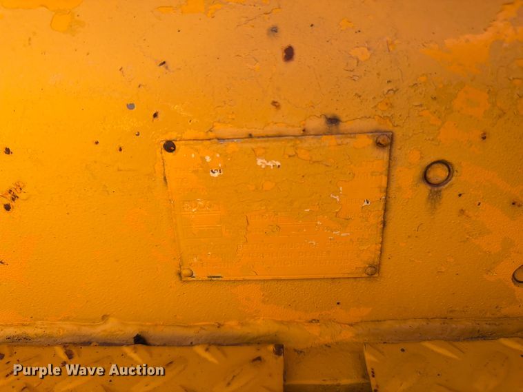 image for item FK3232 1975 Caterpillar 955L track loader
