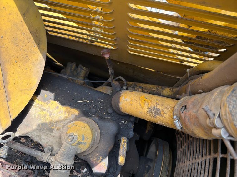 image for item FK3232 1975 Caterpillar 955L track loader